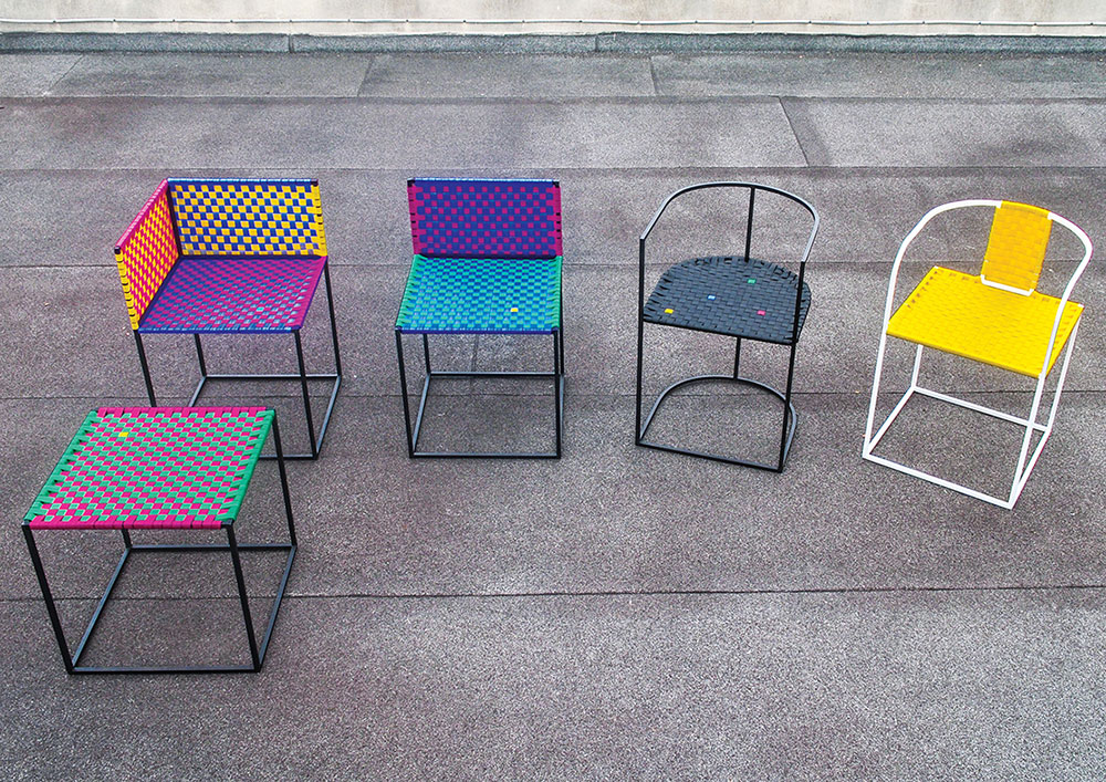 Moris, הכיסאות של Richa Gujadhur משלבים בין רהיטי הרטאן האופייניים למאוריטניה לסליה הצבעוניים